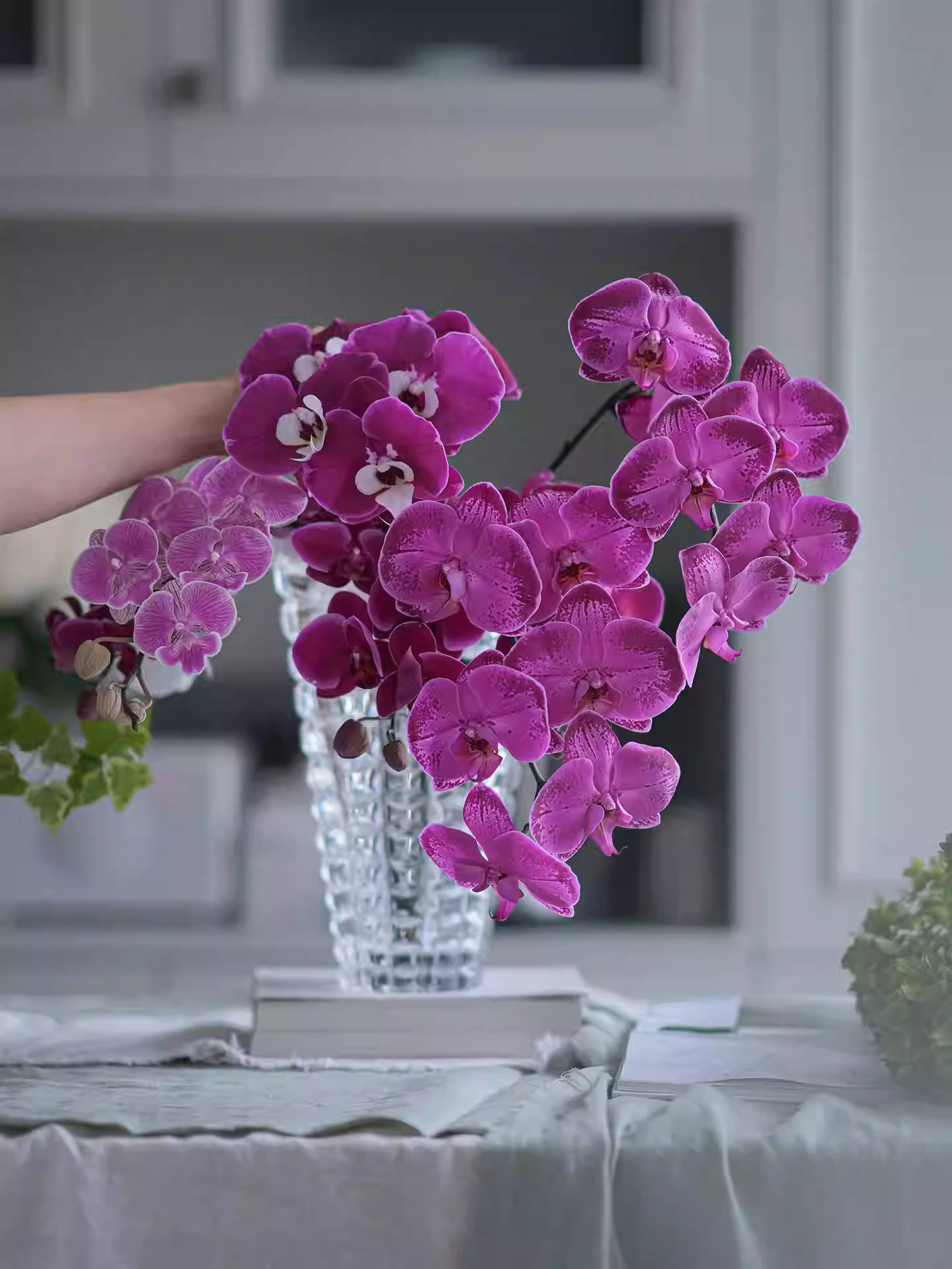 BERHE Millennium Modern Luxury Czech Crystal Floral Vase